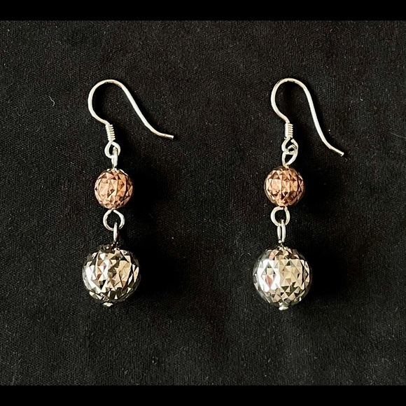 Earrings - Picture 1 of 2